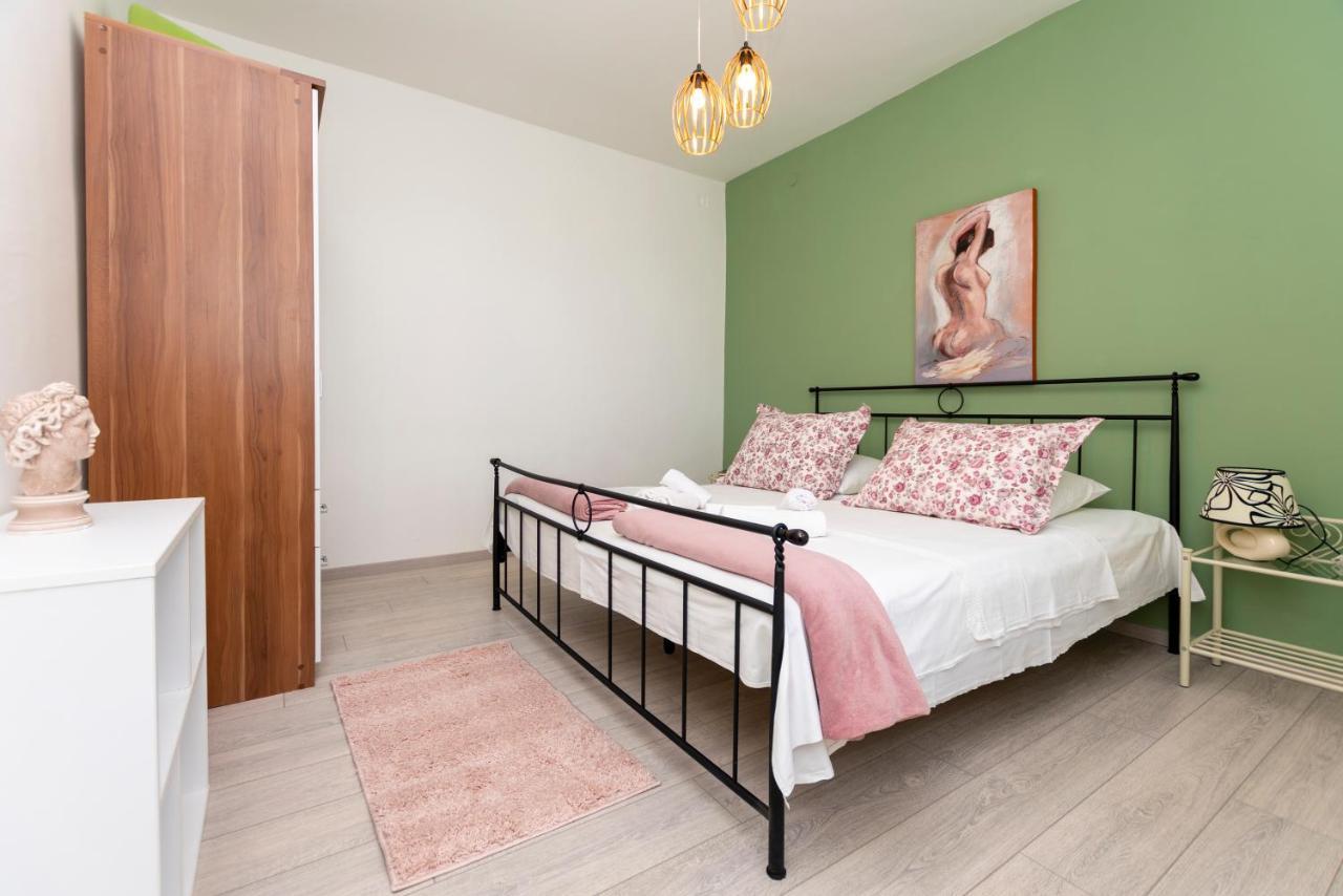 Apartments Villa White House Omiš Екстериор снимка