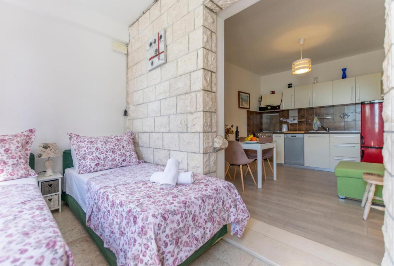 Apartments Villa White House Omiš Екстериор снимка