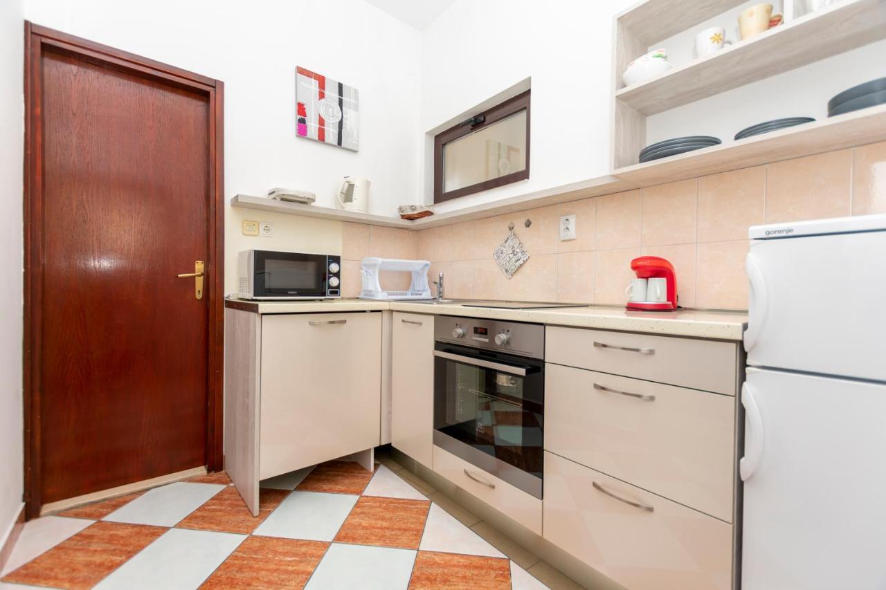 Apartments Villa White House Omiš Екстериор снимка
