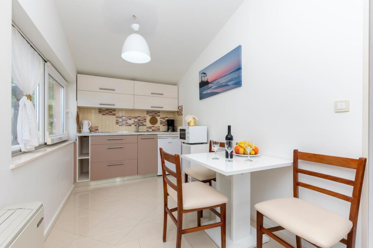 Apartments Villa White House Omiš Екстериор снимка