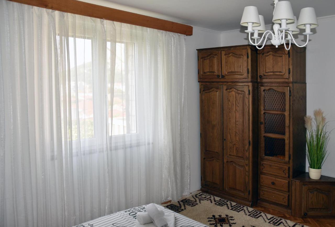 Apartments Villa White House Omiš Екстериор снимка