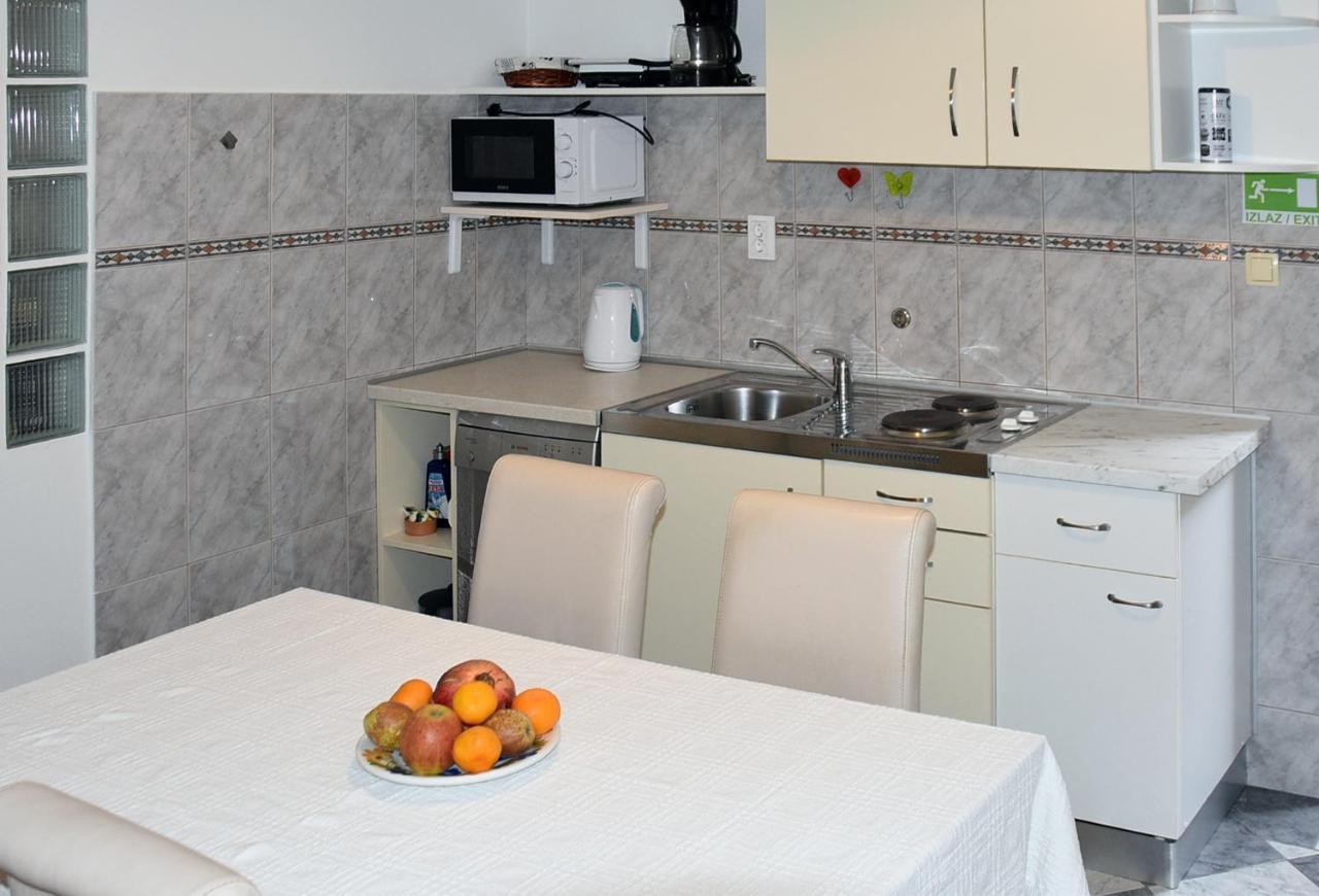 Apartments Villa White House Omiš Екстериор снимка