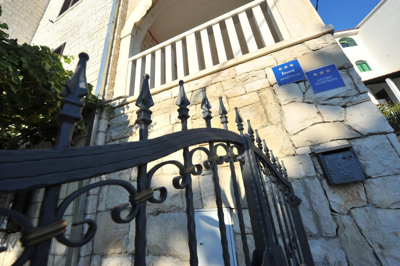 Apartments Villa White House Omiš Екстериор снимка